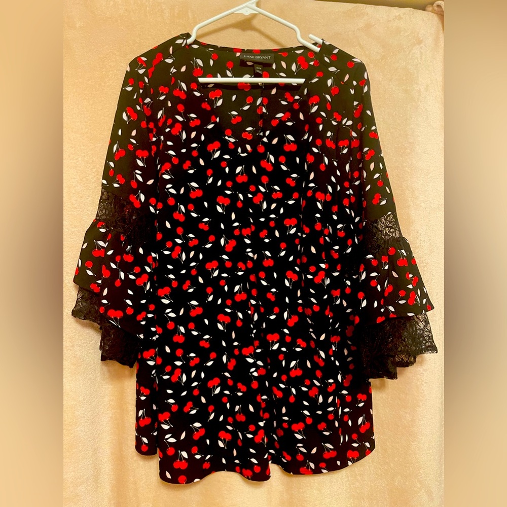 EUC Lane Bryant Kimono Blouse with Cherries & Lace on sleeves 🍒